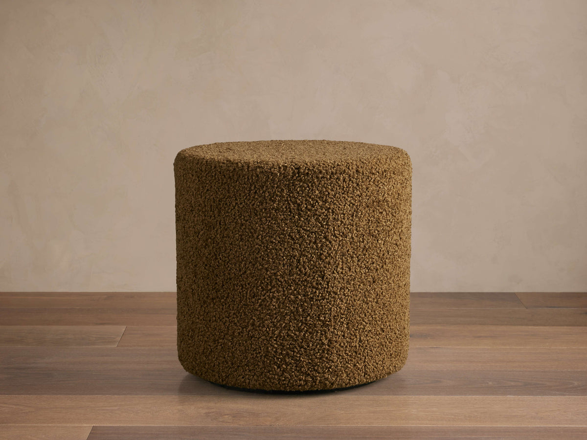 Faux Sherpa Pouf in Olive pour atelier