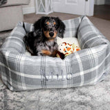 Box Bed For Dogs in Balmoral Tweed – Natural Tweed, Without Personalization pour les activités extérieures