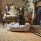 Box Bed For Dogs in Woodlands – Woodland Peacock, Without Personalization pour les activités extérieures