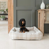 Box Bed For Dogs in Balmoral Tweed – Natural Tweed, Without Personalization pour les activités extérieures