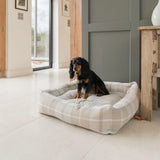Box Bed For Dogs in Balmoral Tweed – Natural Tweed, Without Personalization pour les activités extérieures