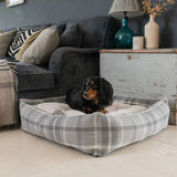 Box Bed For Dogs in Balmoral Tweed – Natural Tweed, Without Personalization pour les activités extérieures